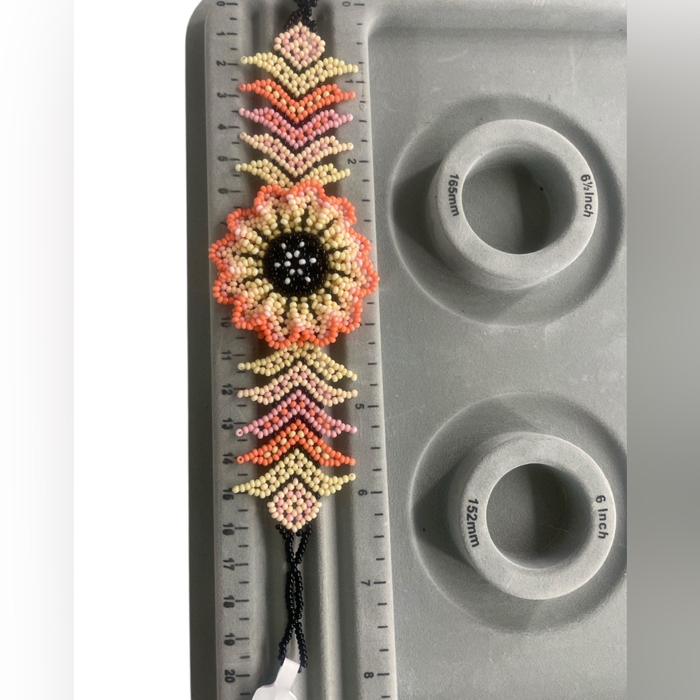 Mexican Huichol Beaded Bracelet, Czech Glass Beads, Flower - Picture 5 of 7